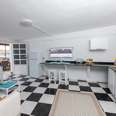 Апартаменты Vista Paraiso Near The Beach Ла-Олива